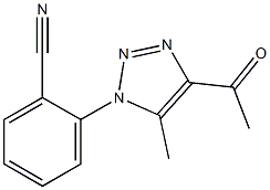 2-(4-acetyl-5-methyl-1H-1,2,3-triazol-1-yl)benzonitrile Struktur
